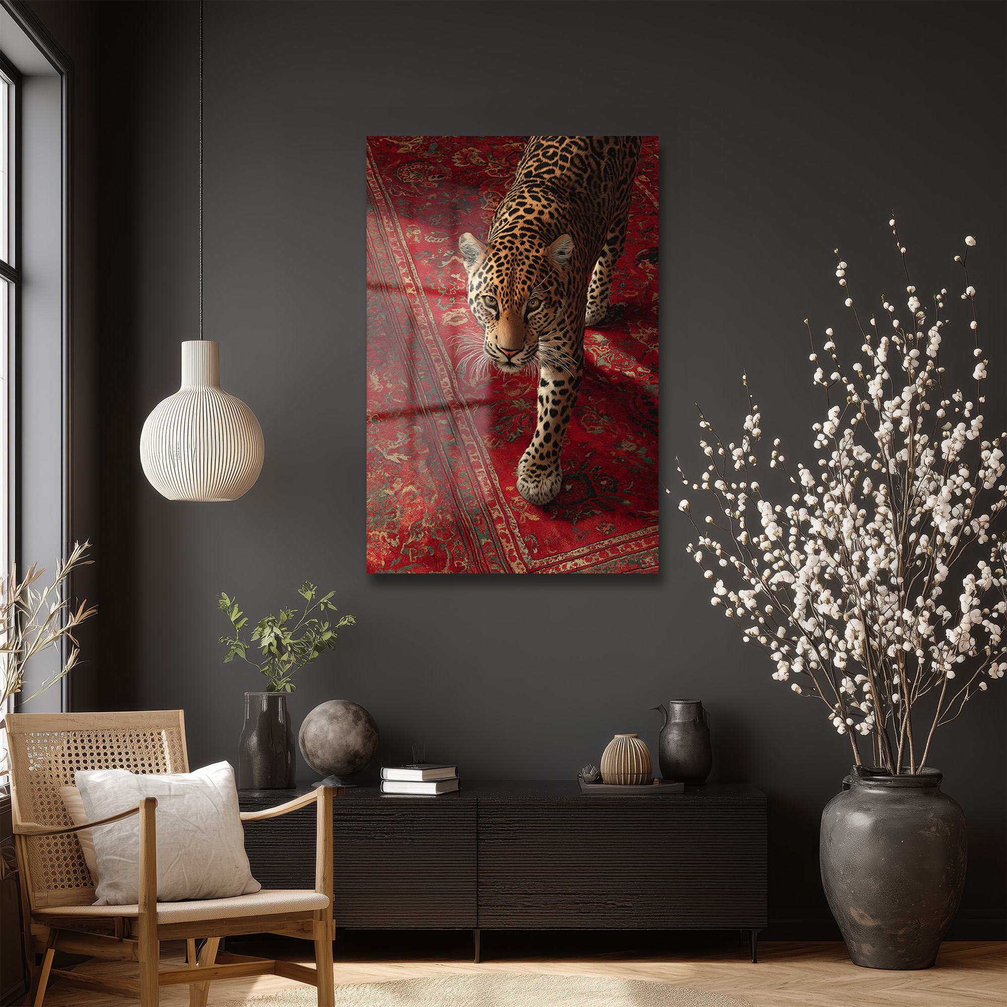 Çarpıcı Leopar Kırmızı Halı Üzerinde Cam Tablo Duvar Dekoru Çarpıcı Leopar Kırmızı Halı Üzerinde Cam Tablo