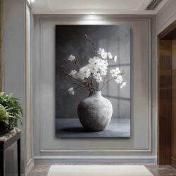 Zarif Beyaz Çiçekler ve Gri Vazo Cam Tablo - Modern Sanat Dokunuşu Duvar Dekoru Zarif Beyaz Çiçekler ve Gri Vazo Cam Tablo - Modern Sanat Dokunuşu