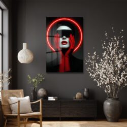 Kırmızı Neon Çemberli Gizemli Portre Cam Tablo Duvar Dekoru Kırmızı Neon Çemberli Gizemli Portre Cam Tablo