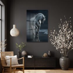 Özgür Ruhlu Beyaz At: Güç ve Zarafet Temalı Cam Tablo Duvar Dekoru Özgür Ruhlu Beyaz At: Güç ve Zarafet Temalı Cam Tablo