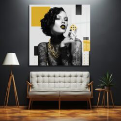 Art Deco Glamour: Altın Zar ve Gizemli Kadın Cam Tablo Duvar Dekoru Art Deco Glamour: Altın Zar ve Gizemli Kadın Cam Tablo