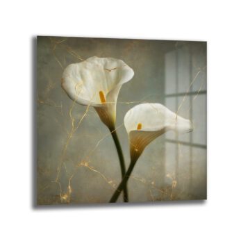 Kintsugi Calla Lily Cam Tablo: Altın Dokunuşlu Zarafet - Glazella Kintsugi Calla Lily Cam Tablo: Altın Dokunuşlu Zarafet - Glazella