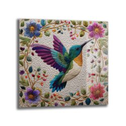 Büyüleyici Kolibri ve Çiçekler Temalı İşlemeli Cam Tablo Duvar Dekoru Büyüleyici Kolibri ve Çiçekler Temalı İşlemeli Cam Tablo