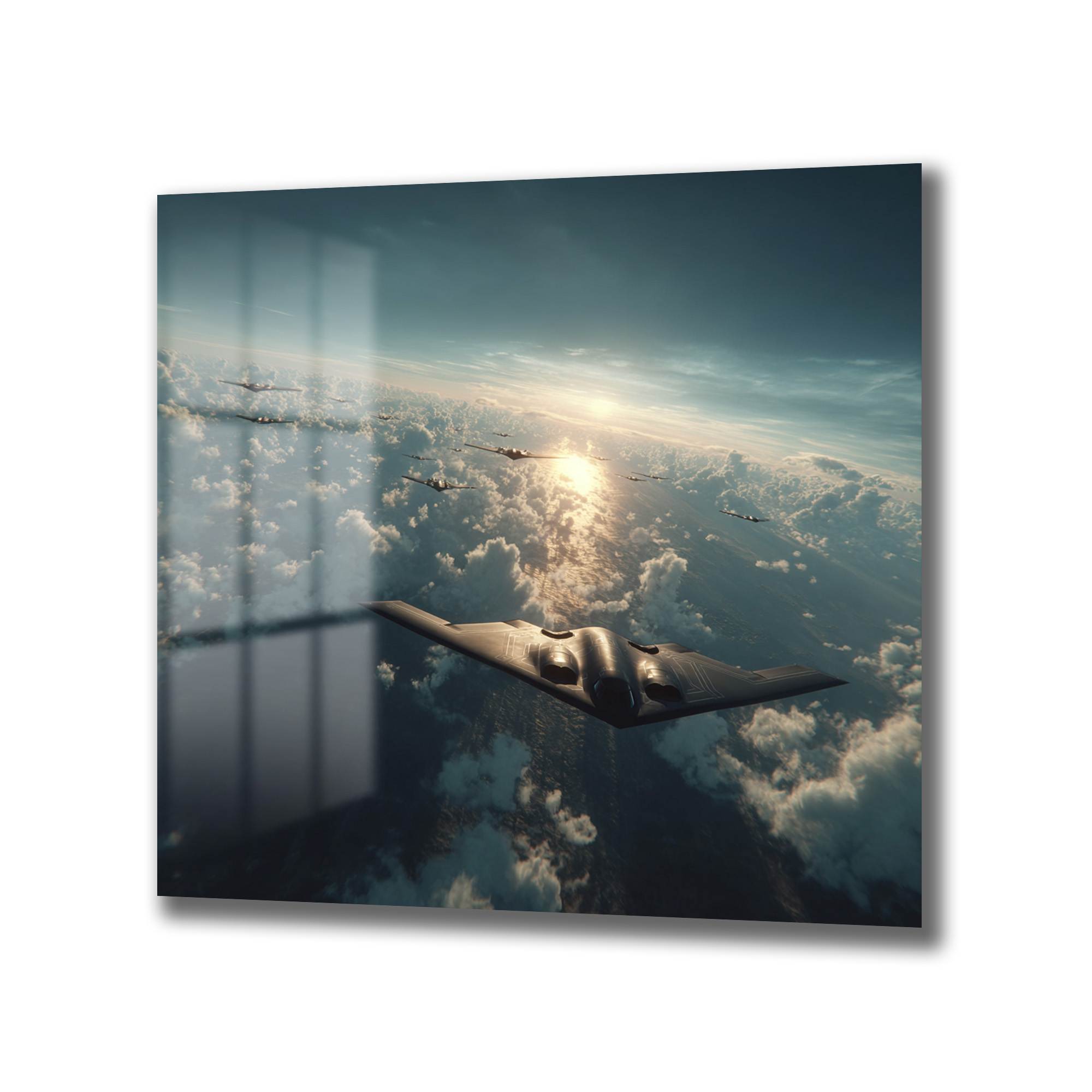 Ufukta Güç: B-2 Stealth Bombardıman Filosu Cam Tablo Duvar Dekoru Gün batımında veya doğumunda, bulutların üzerinde uçan bir grup B-2 Spirit tarzı stealth bombardıman uçağı. Güneşin ışıkları okyanus yüzeyine yansıyor ve gökyüzü koyu mavi ve turuncu tonlarında. Ön planda büyük bir uçak, arkasında ise diğerleri formasyon halinde.