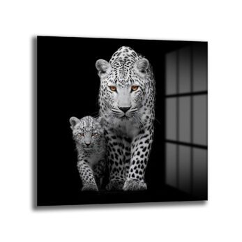 Vahşi Zarafet: Leopar Anne ve Yavru Büyüleyici Gözler Cam Tablo - Glazella Vahşi Zarafet: Leopar Anne ve Yavru Büyüleyici Gözler Cam Tablo - Glazella