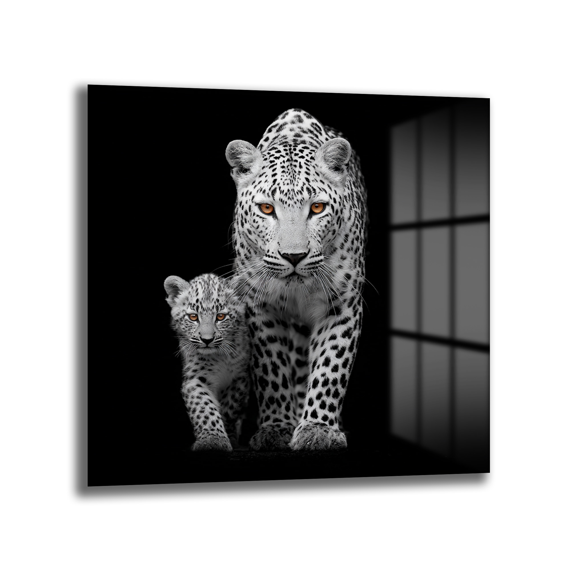 Vahşi Zarafet: Leopar Anne ve Yavru Büyüleyici Gözler Cam Tablo Duvar Dekoru Vahşi Zarafet: Leopar Anne ve Yavru Büyüleyici Gözler Cam Tablo