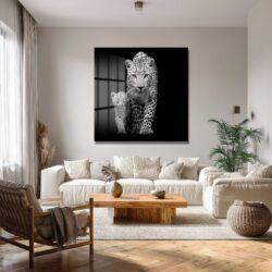 Vahşi Zarafet: Leopar Anne ve Yavru Büyüleyici Gözler Cam Tablo Duvar Dekoru Vahşi Zarafet: Leopar Anne ve Yavru Büyüleyici Gözler Cam Tablo