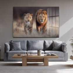 Aslan ve Leopar Yürüyüşü Cam Tablo - Vahşi Doğanın Görkemli Dansı Duvar Dekoru Aslan ve Leopar Yürüyüşü Cam Tablo - Vahşi Doğanın Görkemli Dansı