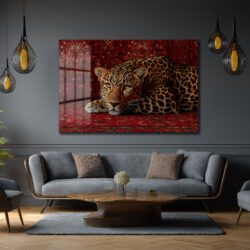 Asil Leopar Kırmızı Halıda Cam Tablo - Vahşi Yaşamın Zarafeti Duvar Dekoru Asil Leopar Kırmızı Halıda Cam Tablo - Vahşi Yaşamın Zarafeti
