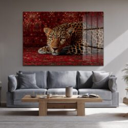 Asil Leopar Kırmızı Halıda Cam Tablo - Vahşi Yaşamın Zarafeti Duvar Dekoru Asil Leopar Kırmızı Halıda Cam Tablo - Vahşi Yaşamın Zarafeti