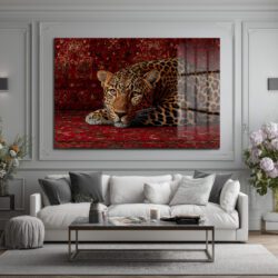 Asil Leopar Kırmızı Halıda Cam Tablo - Vahşi Yaşamın Zarafeti Duvar Dekoru Asil Leopar Kırmızı Halıda Cam Tablo - Vahşi Yaşamın Zarafeti