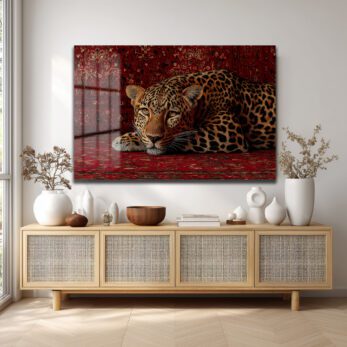 Asil Leopar Kırmızı Halıda Cam Tablo - Vahşi Yaşamın Zarafeti - Glazella Asil Leopar Kırmızı Halıda Cam Tablo - Vahşi Yaşamın Zarafeti - Glazella