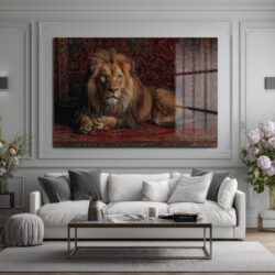 İhtişamlı Aslan ve Oryantal Halı Motifli Cam Tablo Duvar Dekoru İhtişamlı Aslan ve Oryantal Halı Motifli Cam Tablo