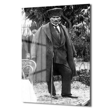 Lider Ruhu: Atatürk'ün Asil Duruşu Cam Tablo