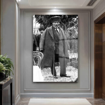 Lider Ruhu: Atatürk'ün Asil Duruşu Cam Tablo - Glazella Lider Ruhu: Atatürk'ün Asil Duruşu Cam Tablo - Glazella