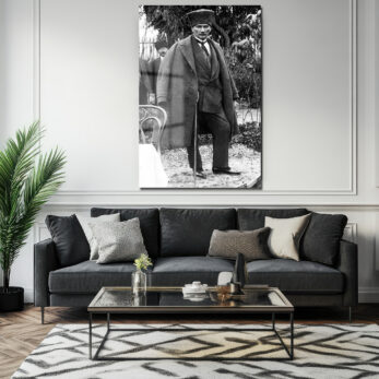 Lider Ruhu: Atatürk'ün Asil Duruşu Cam Tablo - Glazella Lider Ruhu: Atatürk'ün Asil Duruşu Cam Tablo - Glazella