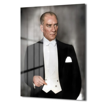 Atatürk'ün Asil Duruşu Cam Tablo | Liderlik ve Zarafet