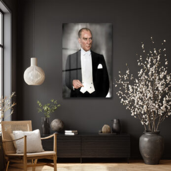 Atatürk'ün Asil Duruşu Cam Tablo | Liderlik ve Zarafet - Glazella
