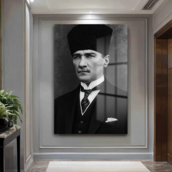 Atatürk'ün Asil Bakışı: Siyah Beyaz Temperli Cam Tablo - Glazella Atatürk'ün Asil Bakışı: Siyah Beyaz Temperli Cam Tablo - Glazella