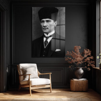 Atatürk'ün Asil Bakışı: Siyah Beyaz Temperli Cam Tablo - Glazella Atatürk'ün Asil Bakışı: Siyah Beyaz Temperli Cam Tablo - Glazella