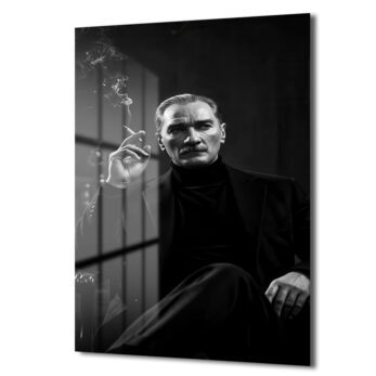 Atatürk'ün Zamansız Ruhunu Yansıtan Siyah Beyaz Cam Tablo