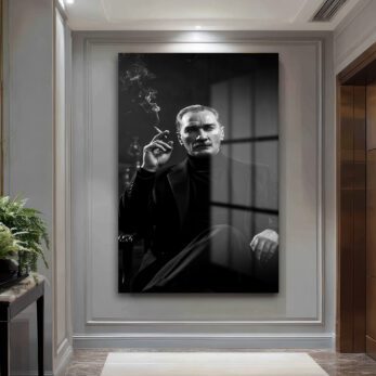 Atatürk'ün Zamansız Ruhunu Yansıtan Siyah Beyaz Cam Tablo - Glazella