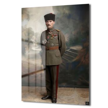 Atatürk'ün Asil Duruşu Cam Tablo - Liderlik ve Tarih Sanatı