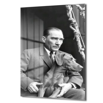 Atatürk ve Köpeği Foks Cam Tablo | Tarihi Bir Bakış