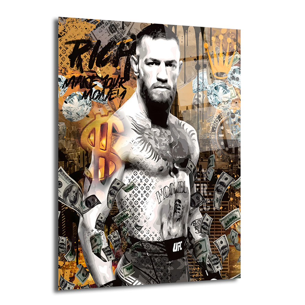 Conor McGregor Zenginlik ve Zafer Cam Tablo - Modern Duvar Sanatı Duvar Dekoru Conor McGregor'un şampiyonluk ve zenginlik temasını işleyen, arka planında düşen dolarlar, elmaslar, altın taç ve lüks marka desenleri bulunan, siyah beyaz ve altın tonlarında modern bir cam tablo.