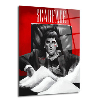 Kırmızı arka plan üzerinde, Scarface filminden Tony Montana'nın sandalyede oturduğu, önünde beyaz yığınlar bulunan, yüzünde yara izi olan siyah beyaz bir çizim. Üst kısımda 'SCARFACE' yazısı yer alıyor.