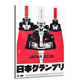 Japonya 2019 Suzuka yarışını konu alan, kırmızı, beyaz ve siyah renklerde, üç Formula 1 aracının stilize edilmiş bir posteri. Ortada 44 numaralı Mercedes aracı önde yer alıyor.