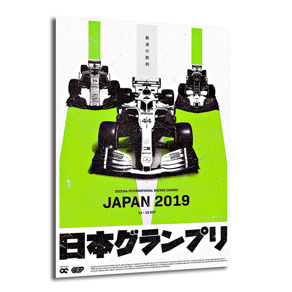 Japonya Grand Prix F1 Yarış Temalı Cam Tablo - Hız ve Adrenalin Duvar Dekoru Japonya Grand Prix 2019 posterini gösteren, üç F1 aracının yeşil pist üzerinde yarıştığı, siyah, beyaz ve canlı yeşil renklerin hakim olduğu dinamik bir cam tablo.
