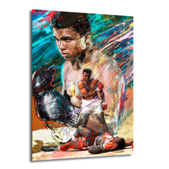 Canlı ve dinamik renklerle, soyut bir arka plan üzerinde boksör Muhammed Ali'nin güçlü bir portresi ve ring içindeki aksiyon anını gösteren iki farklı tasvirini içeren cam tablo. Ön planda Ali'nin odaklanmış yüzü ve boks eldiveni, arka planda ise zafer anındaki bir pozu ve yerde yatan bir rakip görülüyor.