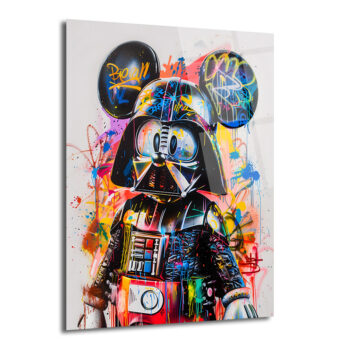 graffiti ve pop art tarzında, canlı renklerle boyanmış, enerji dolu bir cam tablo eseri. Siyah ve beyazın neon pembe, mavi, sarı, yeşil sıçramalarla buluştuğu modern duvar sanatı.