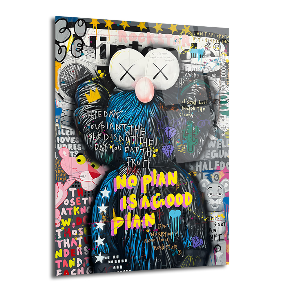 Urban Pop Art Temalı Cam Tablo - No Plan İyi Bir Plan Duvar Dekoru Urban pop art tarzında, figürünün merkezde olduğu, mavi tüylü bir karakterin yer aldığı, etrafında , grafiti yazıları, yıldızlar ve elmas sembolleri bulunan çok renkli ve dinamik bir cam tablo. Tabloda 'NO PLAN IS A GOOD PLAN' yazısı dikkat çekiyor.