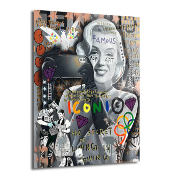 Pop Art tarzında, Marilyn Monroe'nun selfie çekerken gülümsediği, arka planında graffiti yazıları (Famous, Pop Art, Iconic), renkli kuş, Eyfel Kulesi, Olimpiyat halkaları ve elmas figürleri bulunan modern cam tablo.
