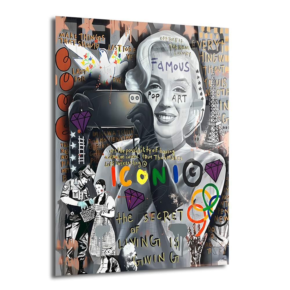Marilyn Monroe Pop Art Graffiti Cam Tablo - İkonik Duvar Sanatı Duvar Dekoru Pop Art tarzında, Marilyn Monroe'nun selfie çekerken gülümsediği, arka planında graffiti yazıları (Famous, Pop Art, Iconic), renkli kuş, Eyfel Kulesi, Olimpiyat halkaları ve elmas figürleri bulunan modern cam tablo.