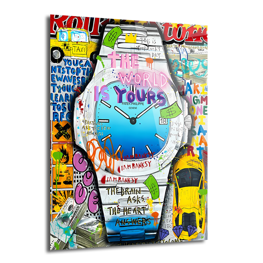 The World Is Yours Urban Sanat Cam Tablo Duvar Dekoru Canlı renklerle graffiti ve pop art tarzında tasarlanmış, ortasında büyük bir saati bulunan, üzerinde 'THE WORLD IS YOURS' yazılı, taksi, spor araba ve para desteleri gibi lüks ve şehir temalı öğeler içeren dikey bir cam tablo.