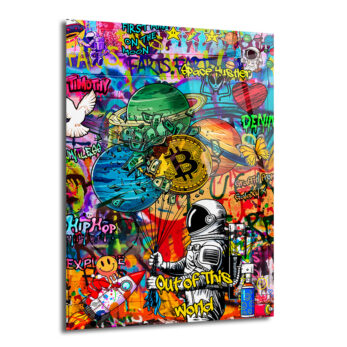 Canlı renklerde graffiti tarzında, astronotun Bitcoin ve gezegen balonlarını tuttuğu, roket ve çeşitli sloganların yer aldığı modern sanat eseri cam tablo.