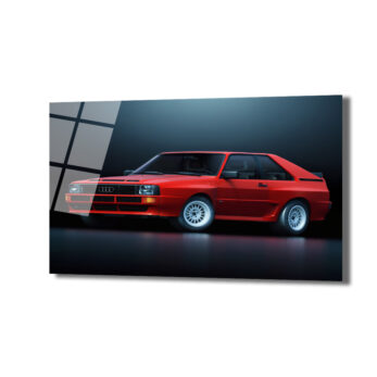 Anasayfa Duvar Dekoru Koyu arka plan üzerinde parlak kırmızı renkte, klasik bir Audi Quattro spor arabanın yan profilden çekilmiş fotoğrafı. Arabanın beyaz jantları ve farları dikkat çekiyor.