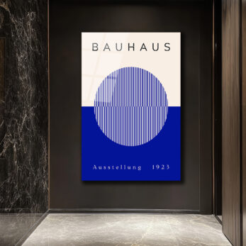 Bauhaus Sanatının Zamansız Yansıması: Modern Mavi Çizgili Cam Tablo - Glazella Bauhaus Sanatının Zamansız Yansıması: Modern Mavi Çizgili Cam Tablo - Glazella