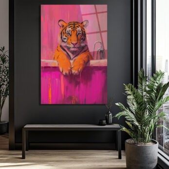 Banyodaki Kaplan Sanat Eseri: Pembe Tonlarda Cesur Cam Tablo - Glazella Banyodaki Kaplan Sanat Eseri: Pembe Tonlarda Cesur Cam Tablo - Glazella