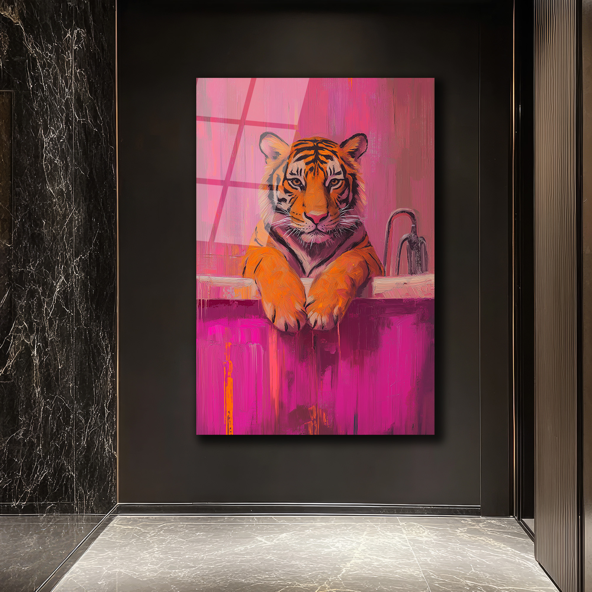 Banyodaki Kaplan Sanat Eseri: Pembe Tonlarda Cesur Cam Tablo - Glazella Banyodaki Kaplan Sanat Eseri: Pembe Tonlarda Cesur Cam Tablo - Glazella
