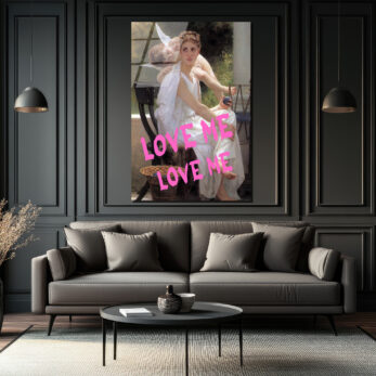 Aşkın Modern Dokunuşu: 'Love Me' Graffiti Sanat Cam Tablo - Glazella