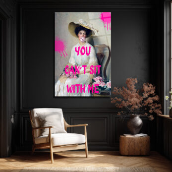 Sakız Çiğneyen Kadın: YOU CAN'T SIT WITH ME Temalı Cam Tablo - Glazella