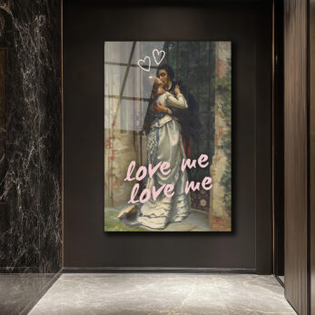 Love Me Yazılı Romantik Öpücük Cam Tablo - Glazella