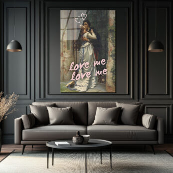 Love Me Yazılı Romantik Öpücük Cam Tablo - Glazella