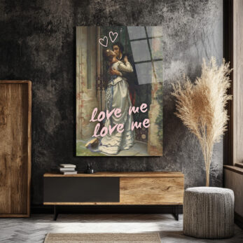 Love Me Yazılı Romantik Öpücük Cam Tablo - Glazella