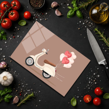 Aşk Dolu Yolculuk Scooter Tasarımlı Yuvarlak Cam Kesme Tahtası - Glazella